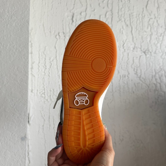 Vandy the Pink burger sneakers - Picture 3 of 3